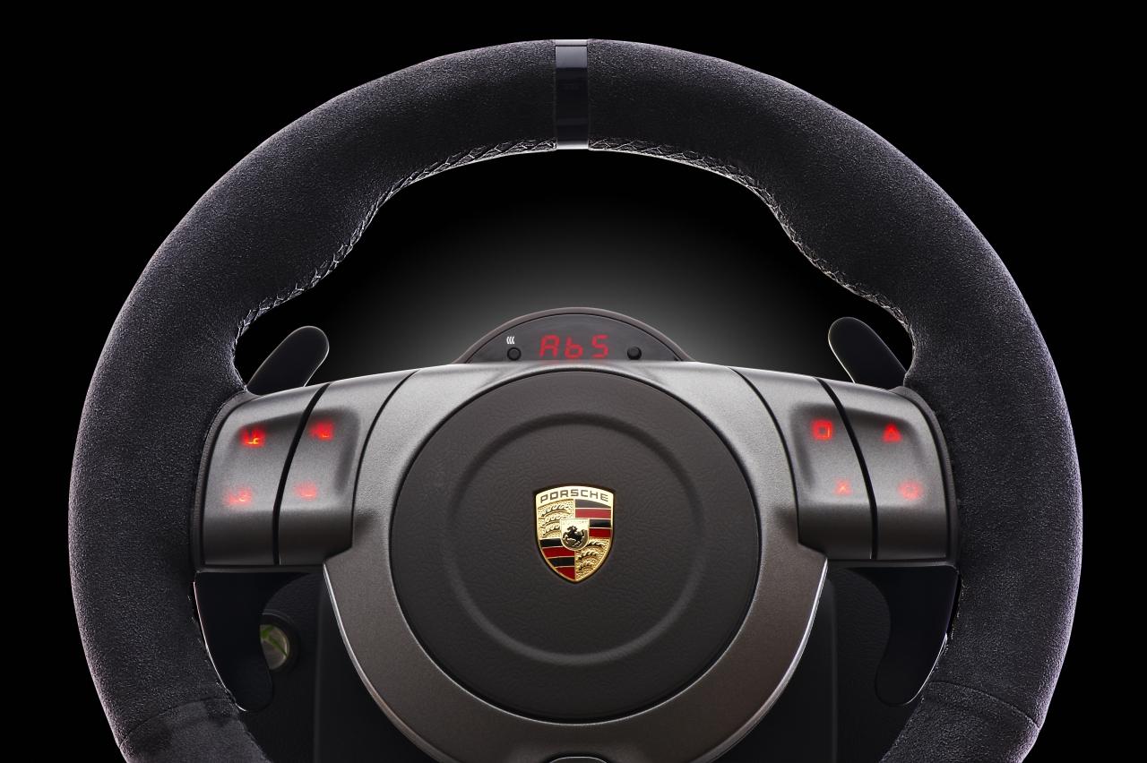 [16/12/2010] Fanatec Porsche 911 GT2 Wheel (2)