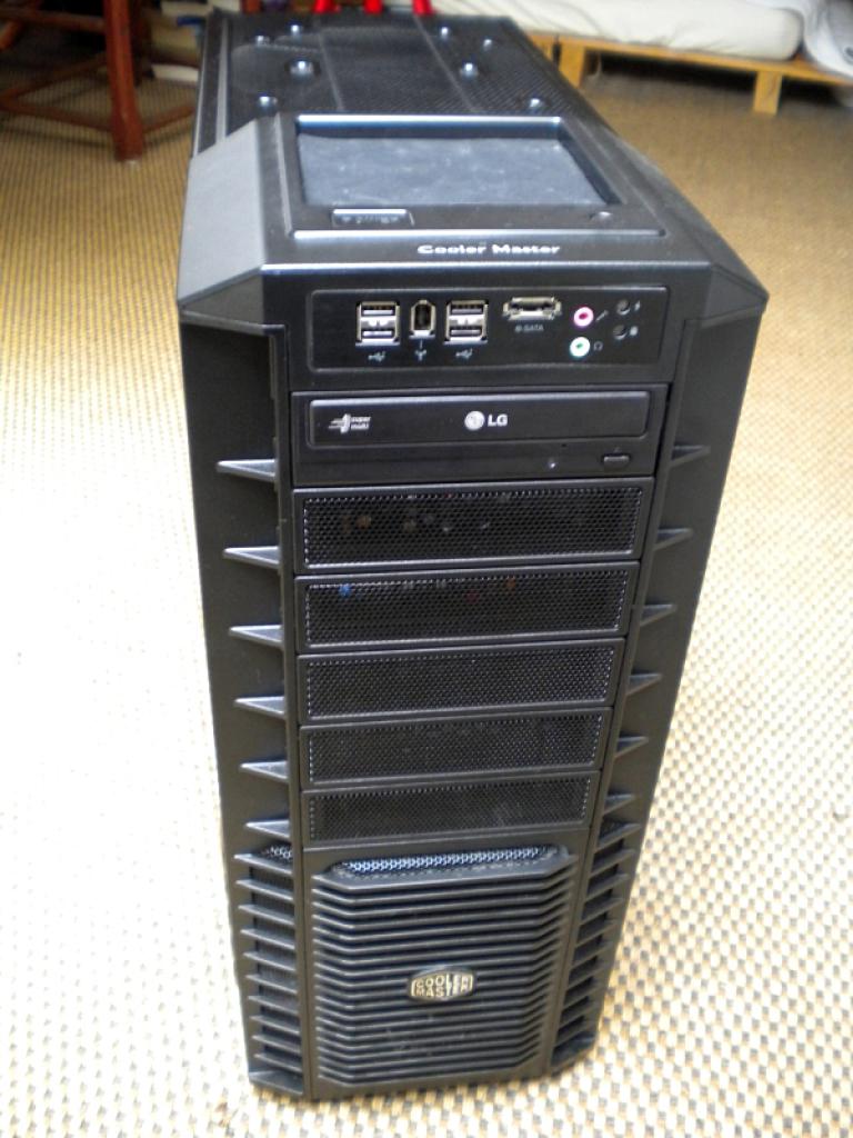 [21/12/2010] HAF-932-Casemod mal anders: Weiß-blauer PC aus Bayern (2)