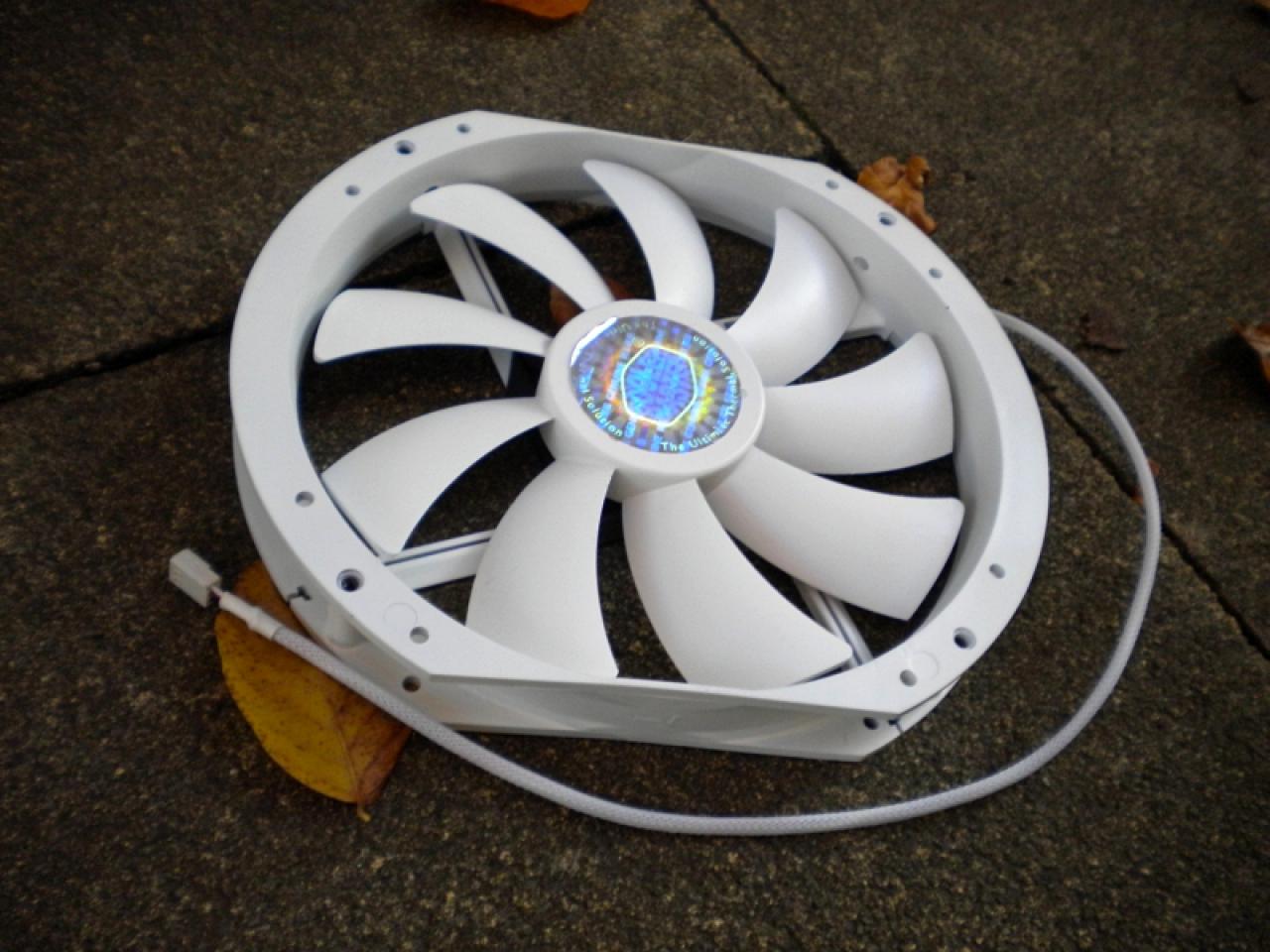 [21/12/2010] HAF-932-Casemod mal anders: Weiß-blauer PC aus Bayern (23)