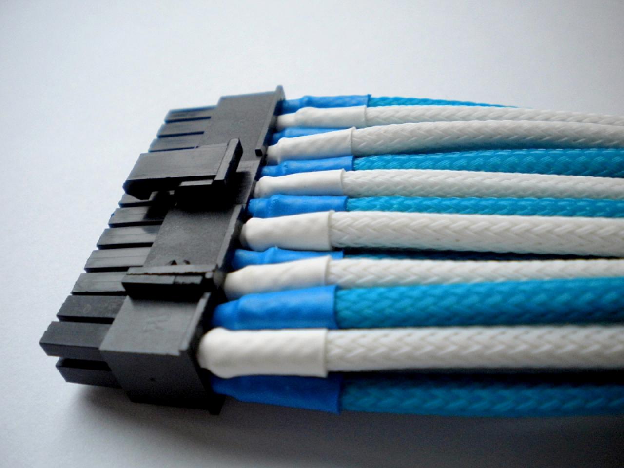 [21/12/2010] HAF-932-Casemod mal anders: Weiß-blauer PC aus Bayern (29)