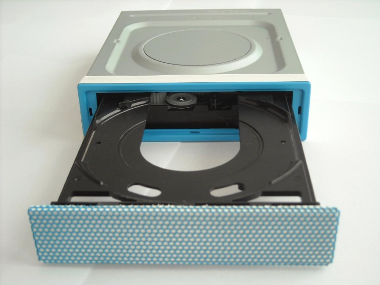 [21/12/2010] HAF-932-Casemod mal anders: Weiß-blauer PC aus Bayern (35)