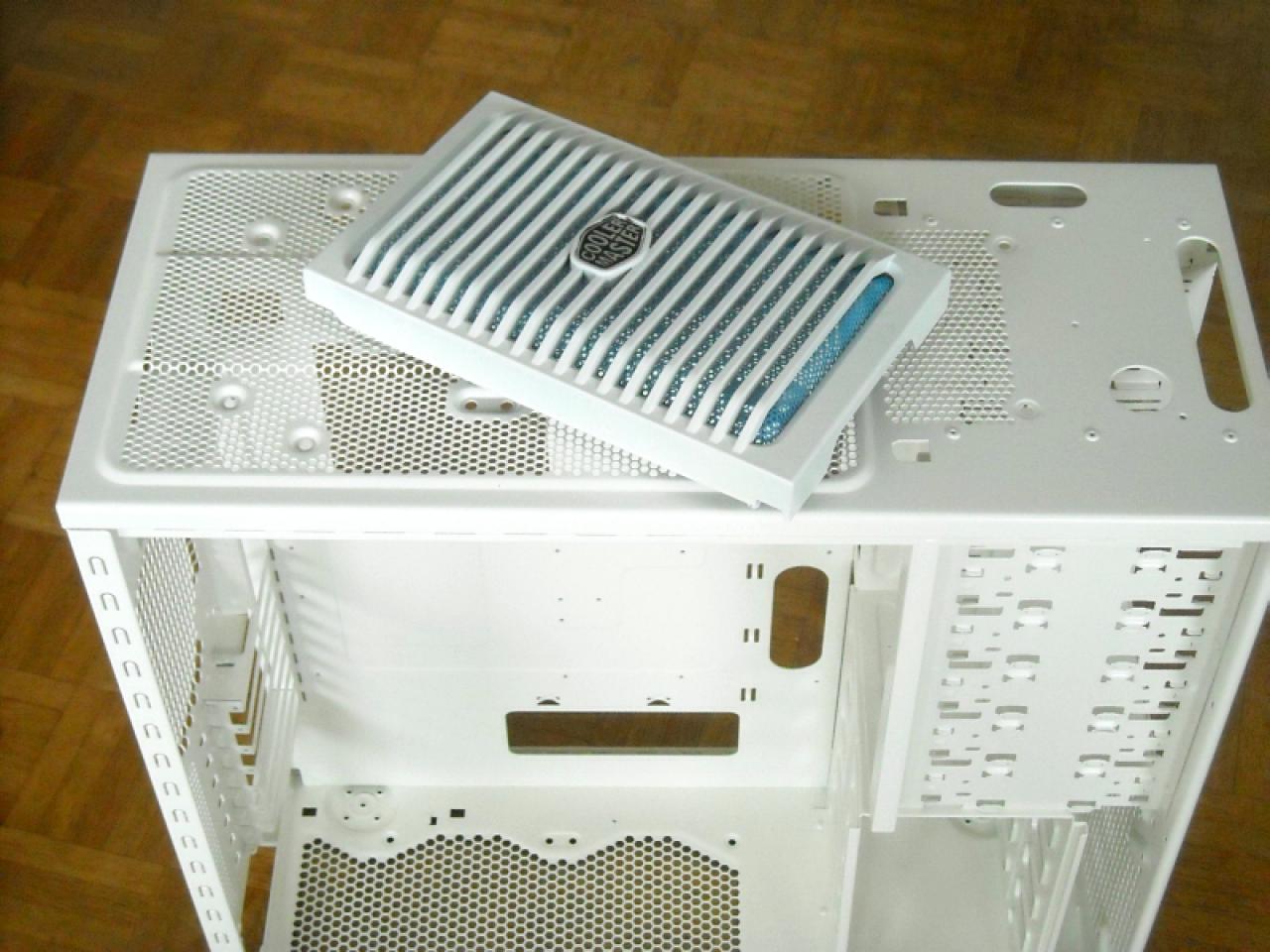 [21/12/2010] HAF-932-Casemod mal anders: Weiß-blauer PC aus Bayern (38)