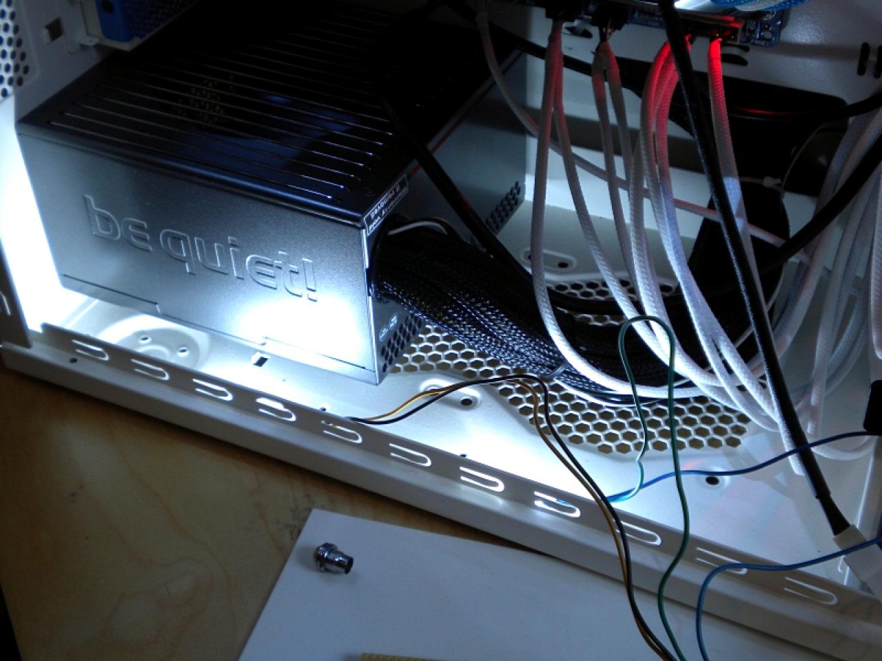 [21/12/2010] HAF-932-Casemod mal anders: Weiß-blauer PC aus Bayern (44)