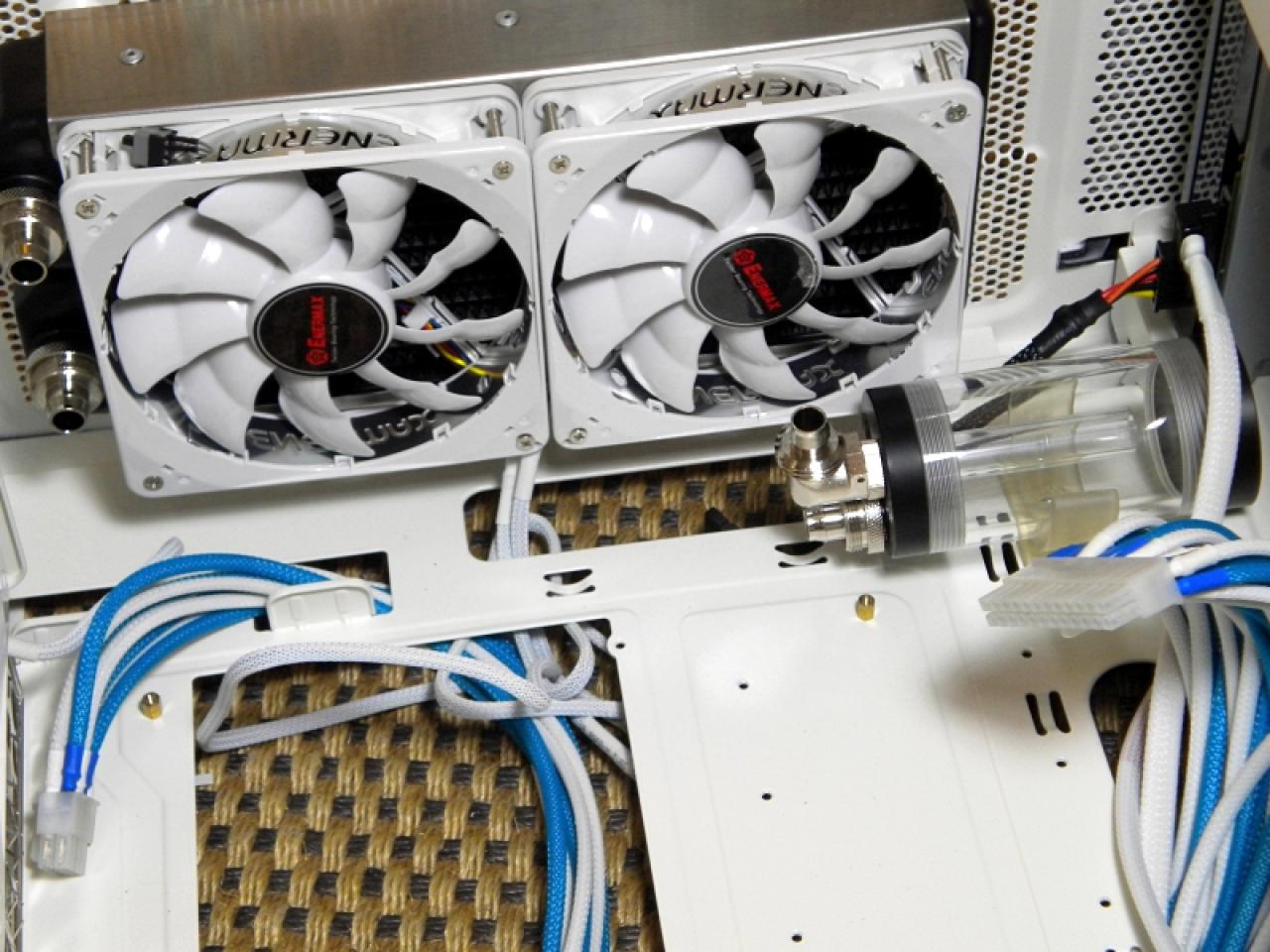 [21/12/2010] HAF-932-Casemod mal anders: Weiß-blauer PC aus Bayern (45)