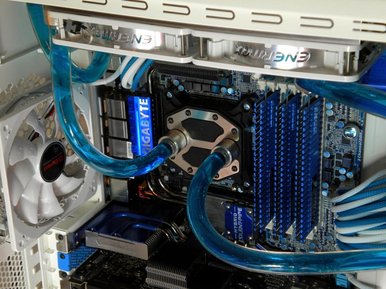 [21/12/2010] HAF-932-Casemod mal anders: Weiß-blauer PC aus Bayern (47)