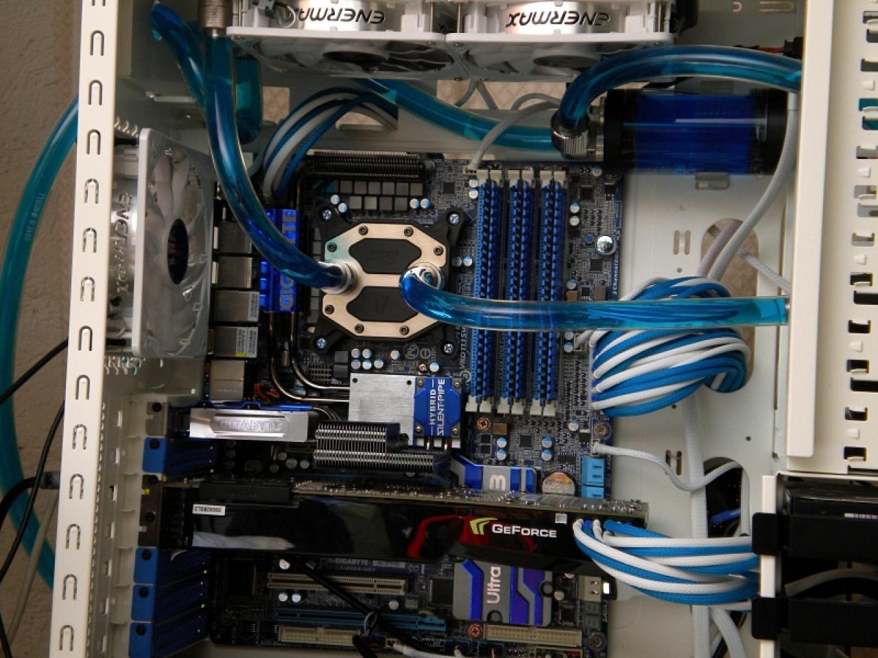 [21/12/2010] HAF-932-Casemod mal anders: Weiß-blauer PC aus Bayern (49)