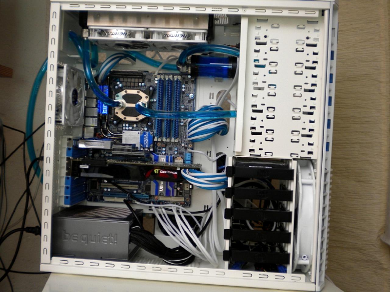 [21/12/2010] HAF-932-Casemod mal anders: Weiß-blauer PC aus Bayern (50)
