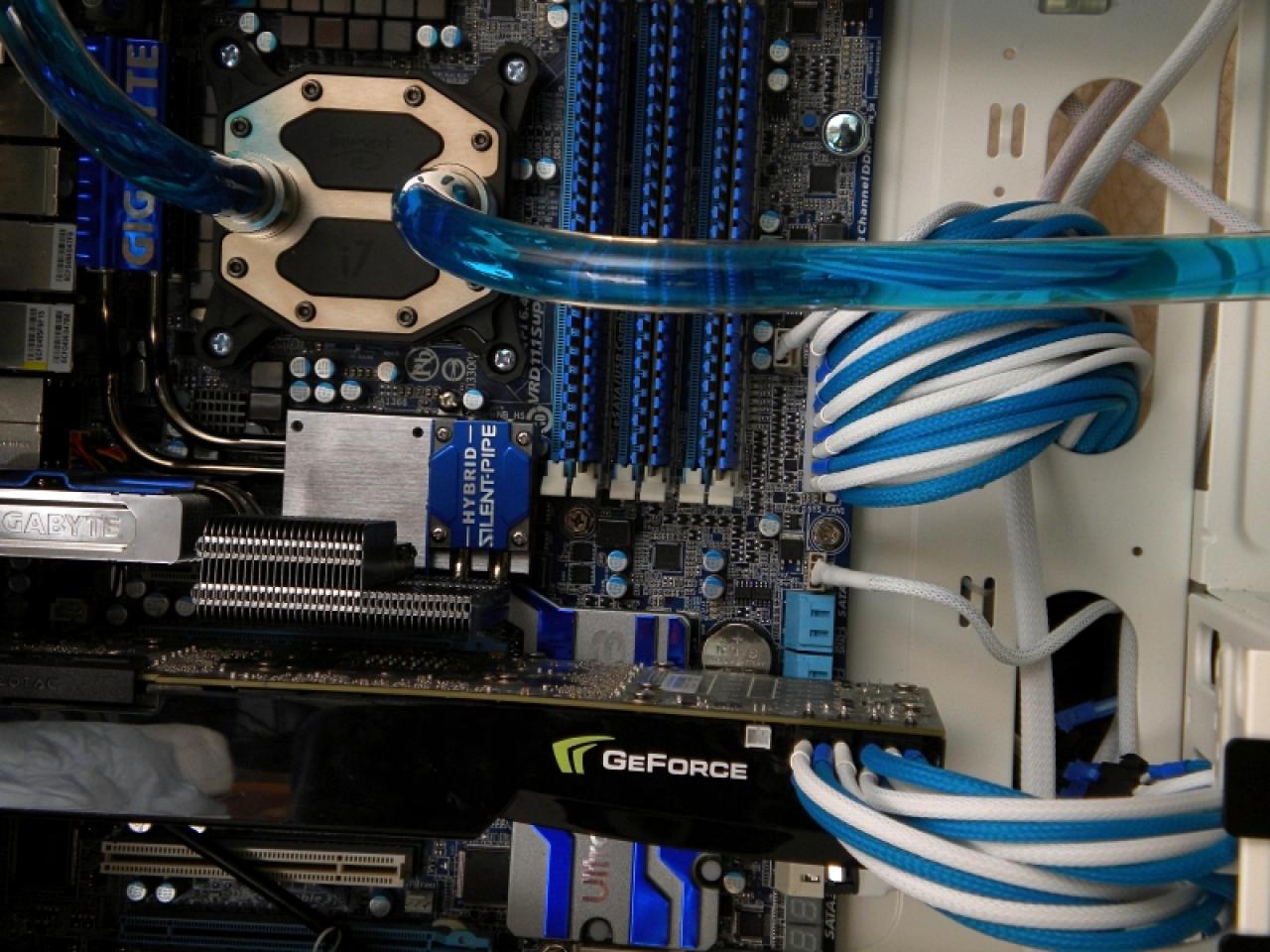 [21/12/2010] HAF-932-Casemod mal anders: Weiß-blauer PC aus Bayern (52)