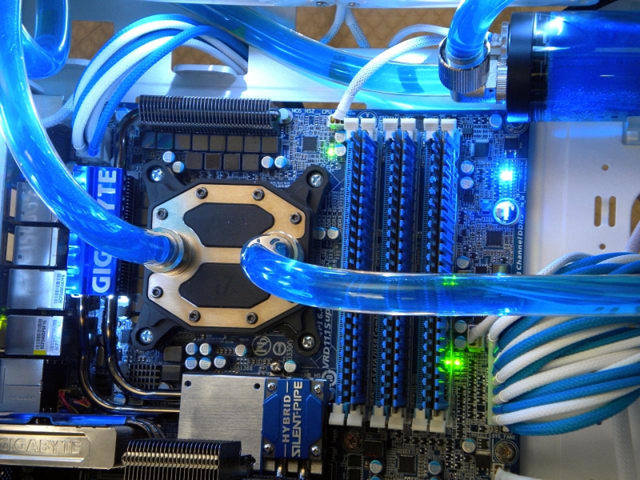 [21/12/2010] HAF-932-Casemod mal anders: Weiß-blauer PC aus Bayern (54)