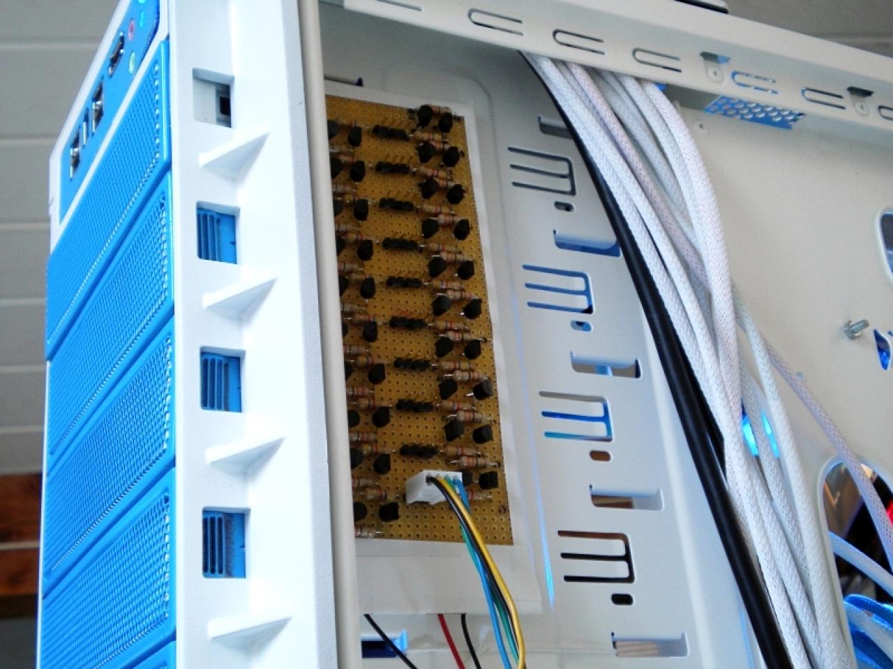 [21/12/2010] HAF-932-Casemod mal anders: Weiß-blauer PC aus Bayern (57)