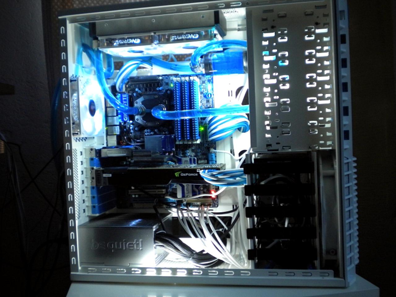 [21/12/2010] HAF-932-Casemod mal anders: Weiß-blauer PC aus Bayern (58)
