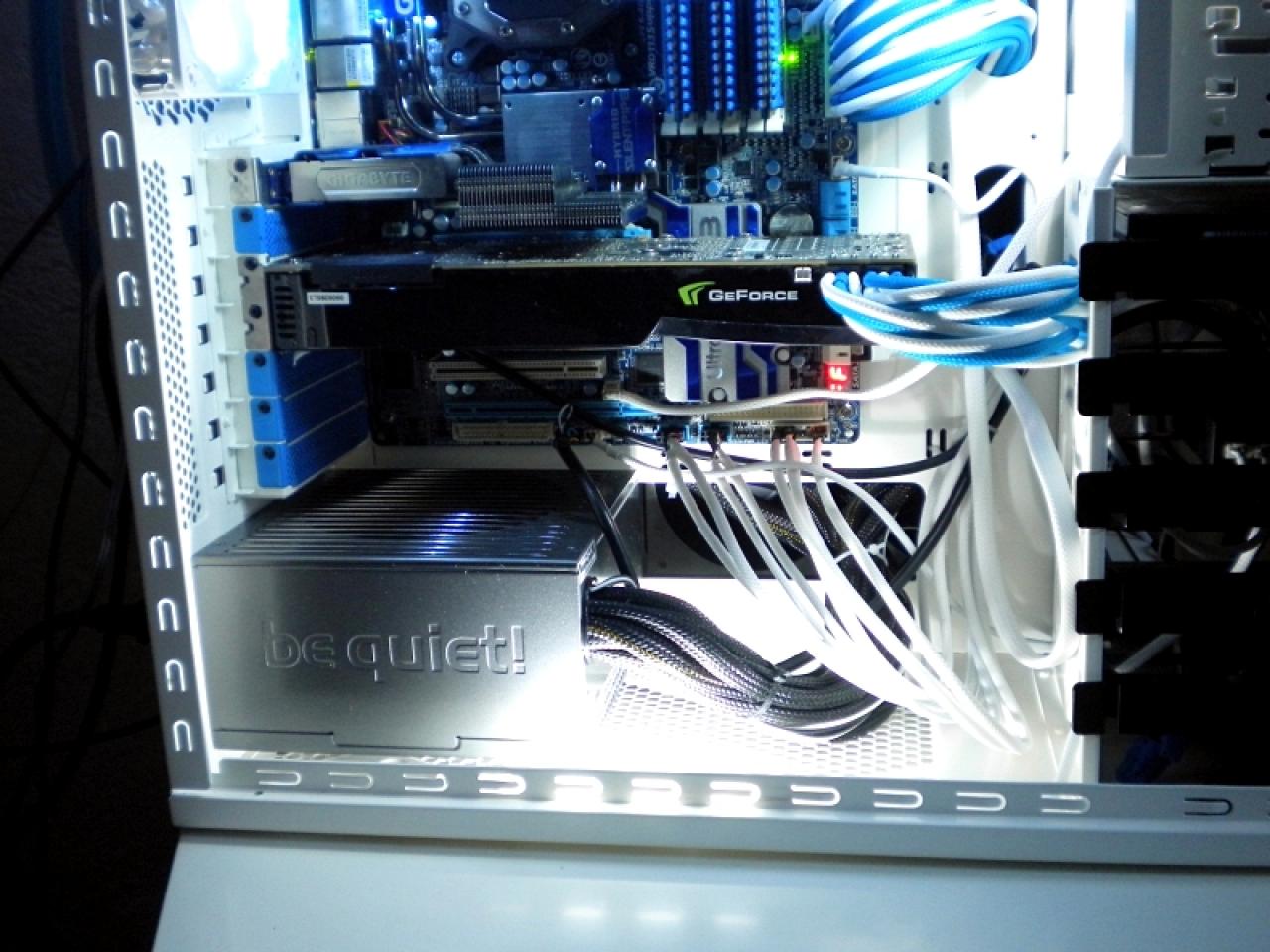 [21/12/2010] HAF-932-Casemod mal anders: Weiß-blauer PC aus Bayern (59)