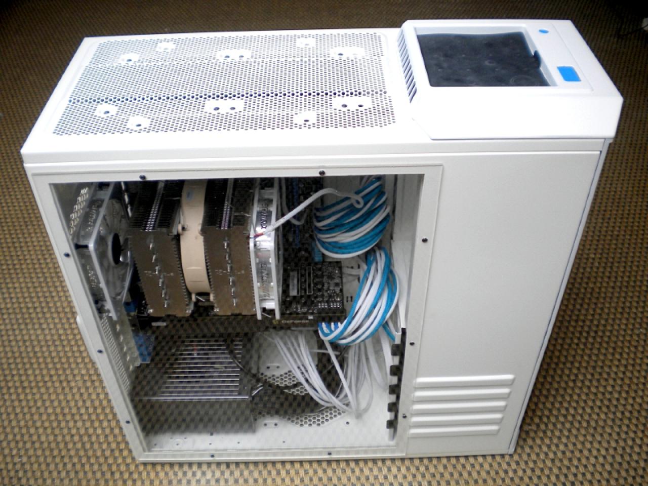 [21/12/2010] HAF-932-Casemod mal anders: Weiß-blauer PC aus Bayern (60)