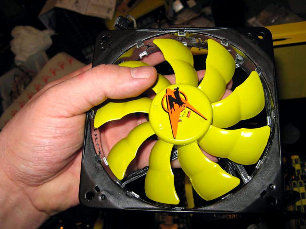 [23/12/2010] PCGH-Casemod von NobLorRos - Update: Zusammenbau (25)
