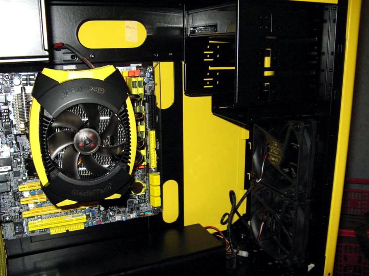 [23/12/2010] PCGH-Casemod von NobLorRos - Update: Zusammenbau (30)