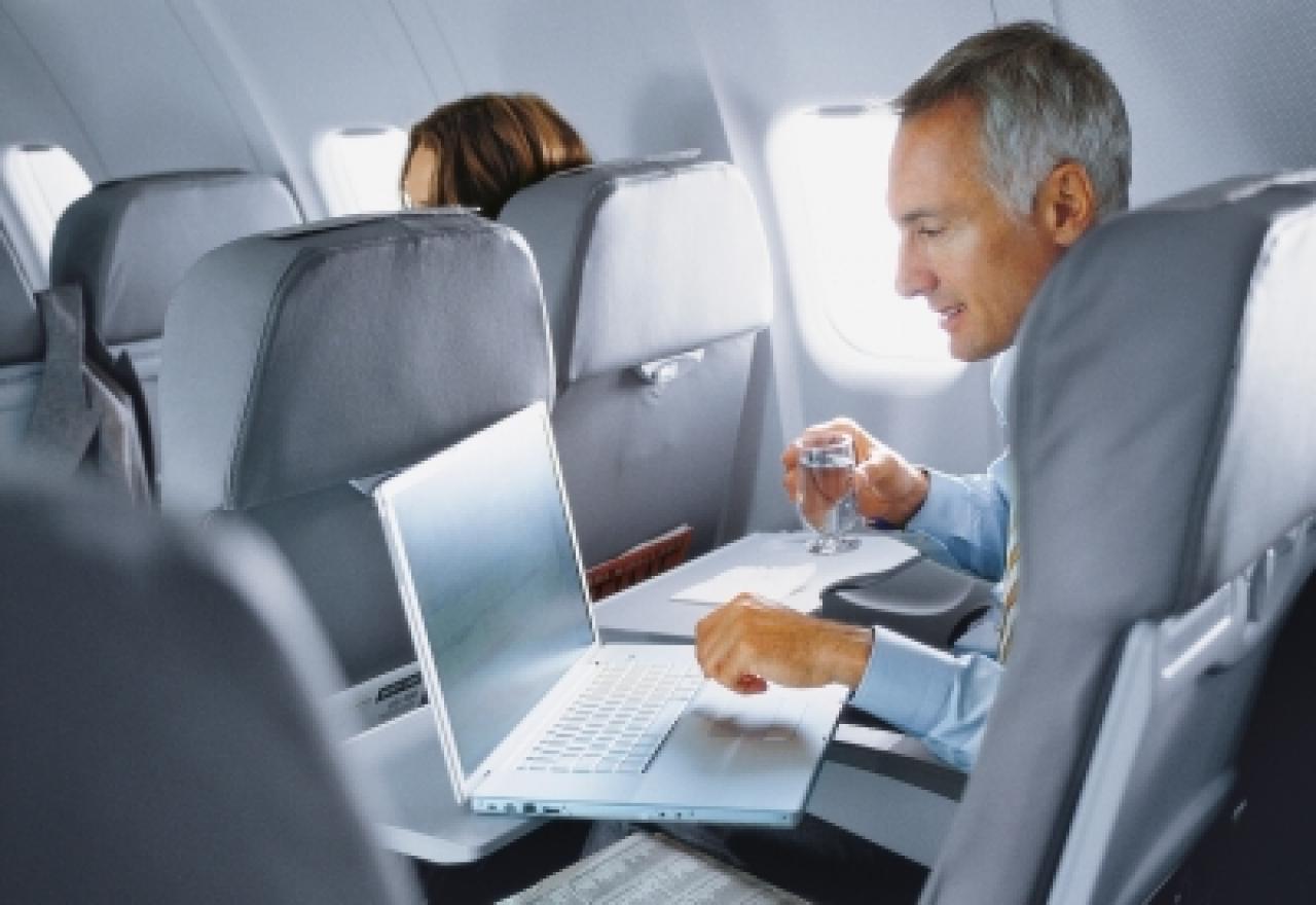 [01/12/2010] Beunruhigender WLAN-Name verzögert Linienflug
