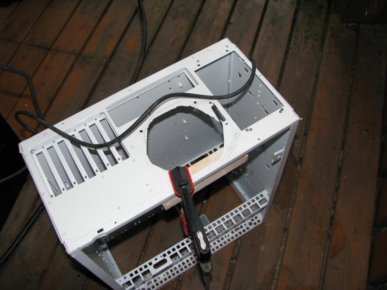 [16/12/2010] Extreme Casemod-Bedingungen: Zugefrorene Stromleitungen und Lego-Werkzeuge (36)