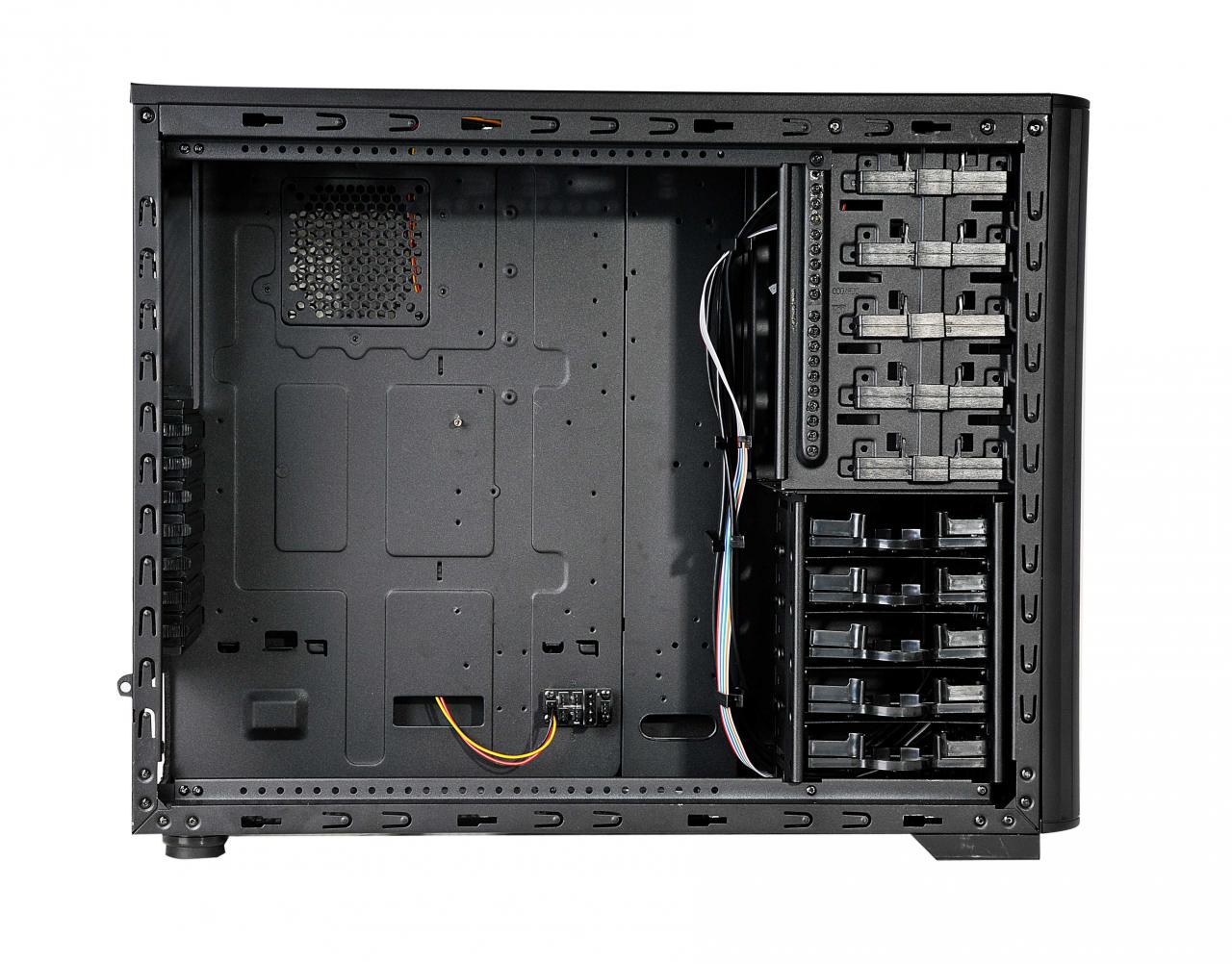 [02/12/2010] Spire Sentor 6004: Neues Gehäuse mit sechs 120-mm-LED-Lüftern (11)