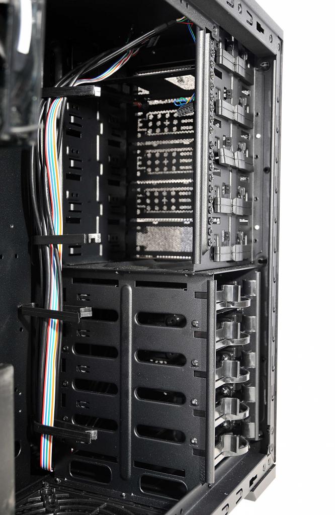 [02/12/2010] Spire Sentor 6004: Neues Gehäuse mit sechs 120-mm-LED-Lüftern (14)