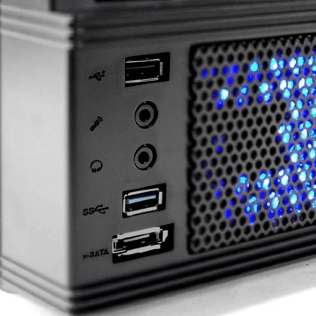 [07/12/2010] Thermaltake Armor A30: Kompaktes Gehäuse für Gamer (10)
