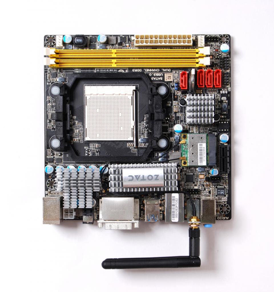 [15/12/2010] M880G-ITX Wifi und 880G-ITX Wifi: (2)