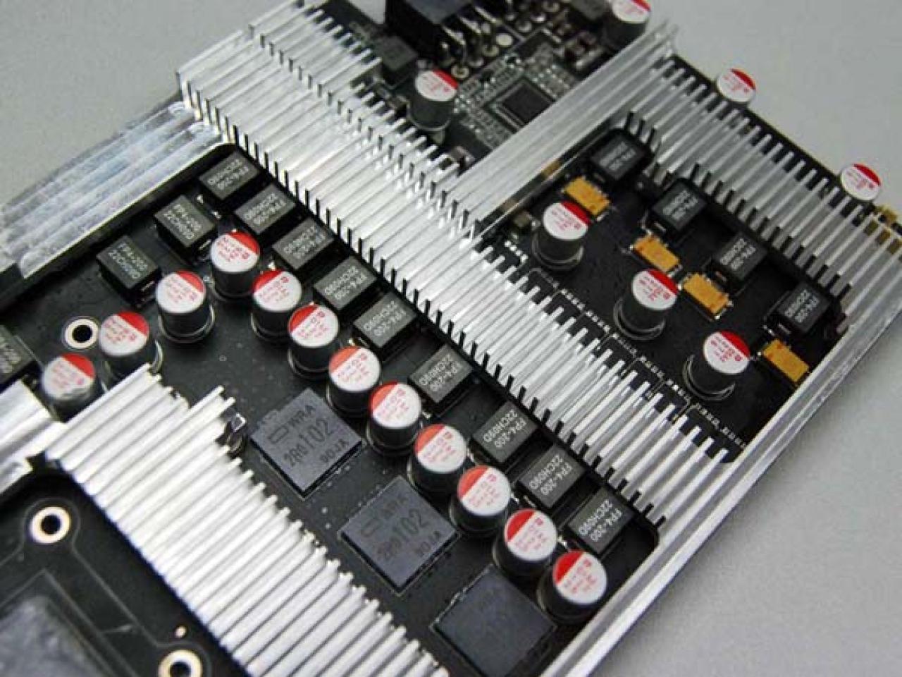 [17/12/2010] Nvidia Geforce GTX 580: Fotos eines Eigendesign-Prototyp von Zotac aufgetaucht (2)