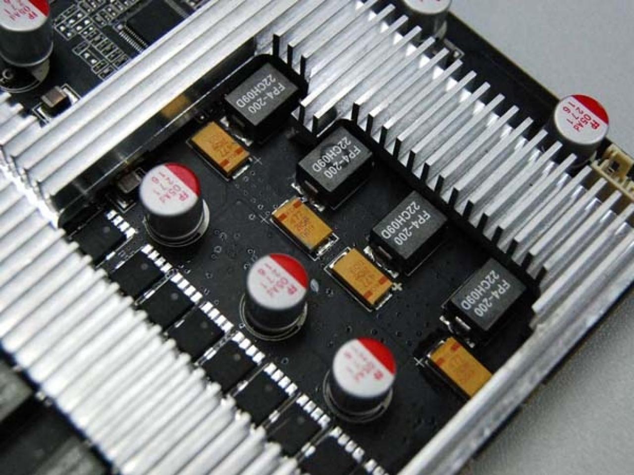 [17/12/2010] Nvidia Geforce GTX 580: Fotos eines Eigendesign-Prototyp von Zotac aufgetaucht (4)