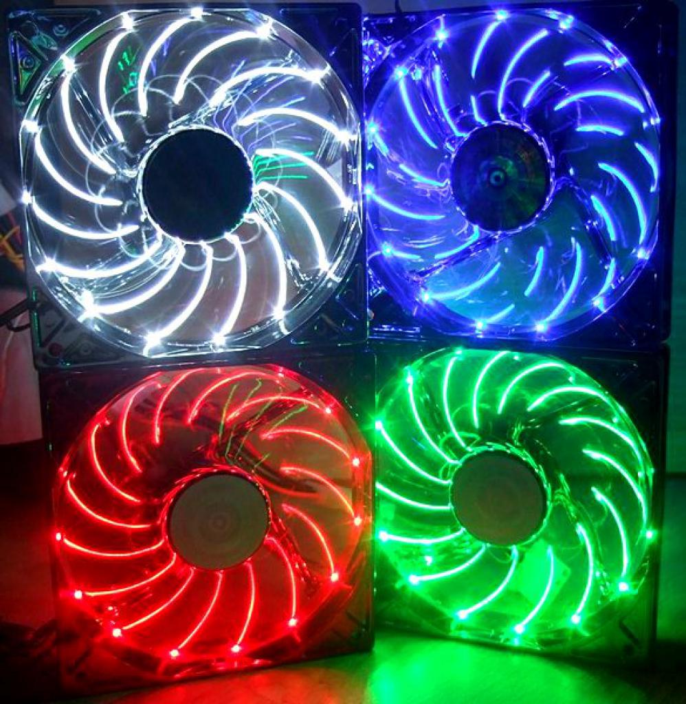 [10/12/2010] Recycling nach Casemodder-Art: Der PC im Bildschirm (1)