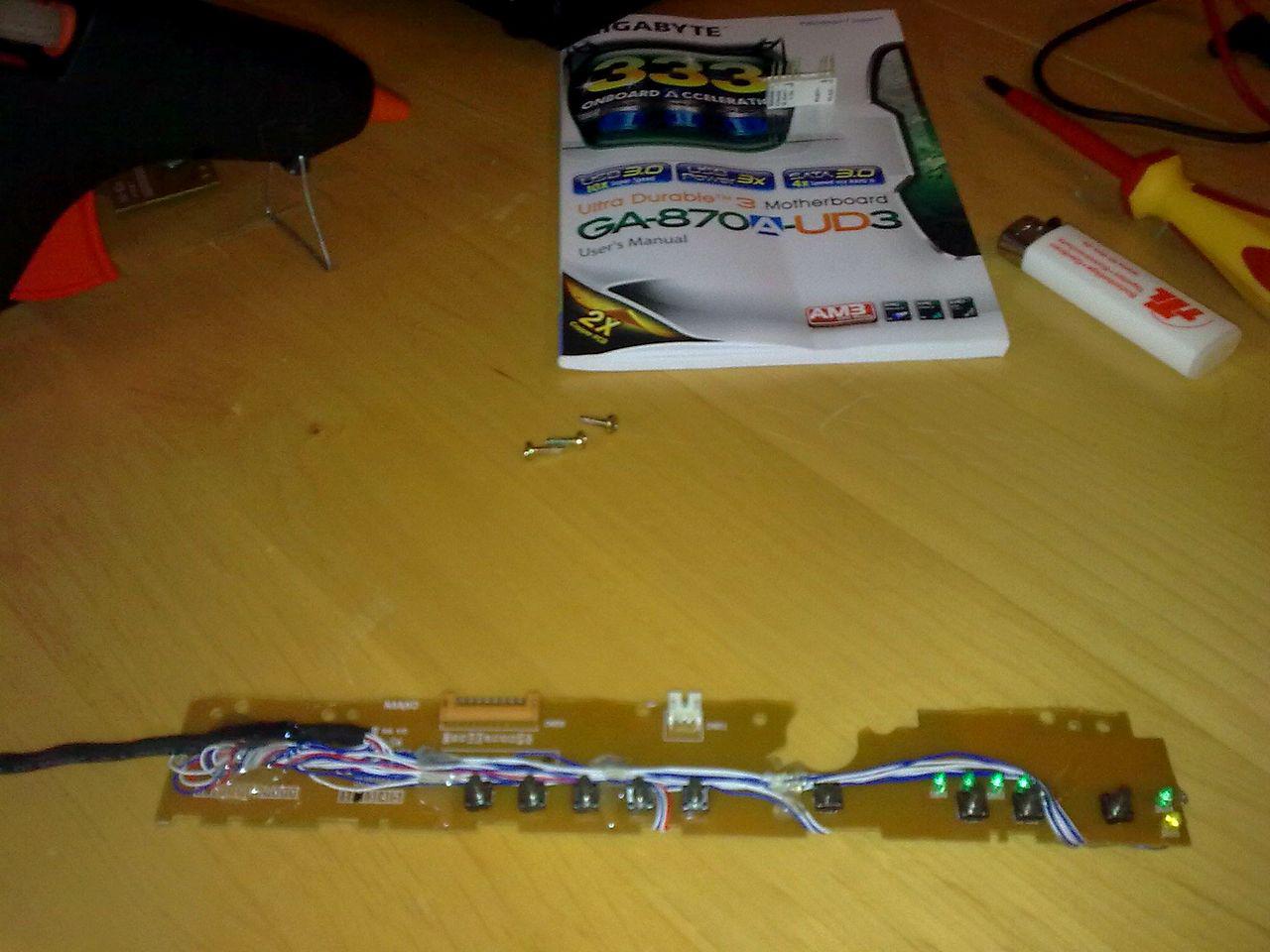 [10/12/2010] Recycling nach Casemodder-Art: Der PC im Bildschirm (12)