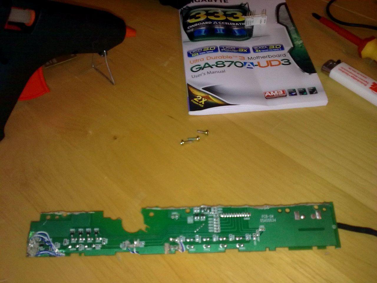 [10/12/2010] Recycling nach Casemodder-Art: Der PC im Bildschirm (13)