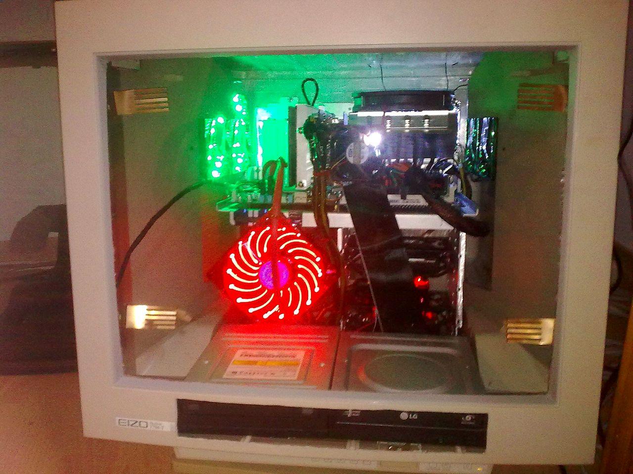 [10/12/2010] Recycling nach Casemodder-Art: Der PC im Bildschirm (17)