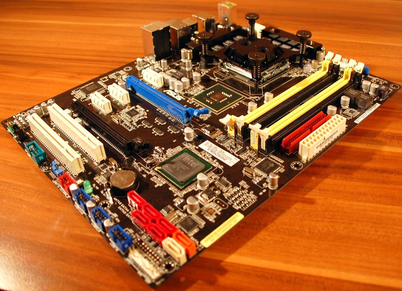 [17/12/2010] Schöner-Wohnen-Casemod: Der Wakü-PC im Schreibtisch (4)