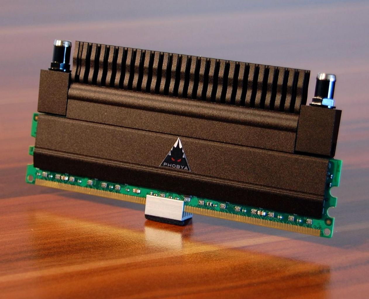 [17/12/2010] Schöner-Wohnen-Casemod: Der Wakü-PC im Schreibtisch (9)