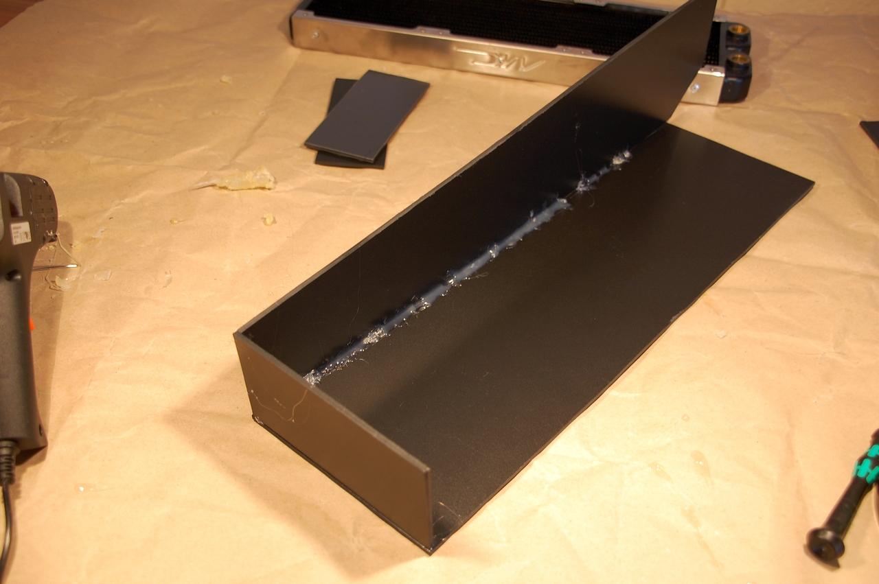 [17/12/2010] Schöner-Wohnen-Casemod: Der Wakü-PC im Schreibtisch (12)