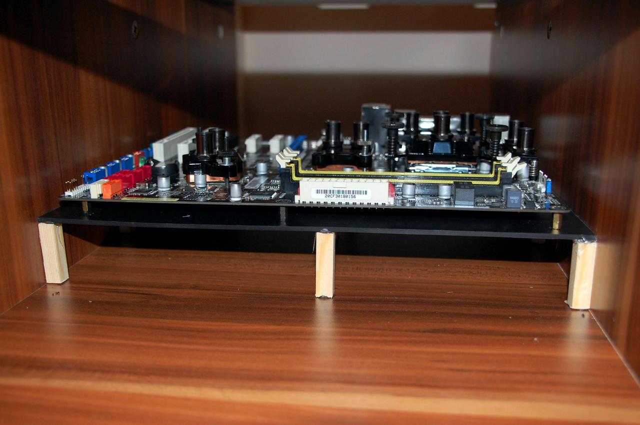 [17/12/2010] Schöner-Wohnen-Casemod: Der Wakü-PC im Schreibtisch (31)