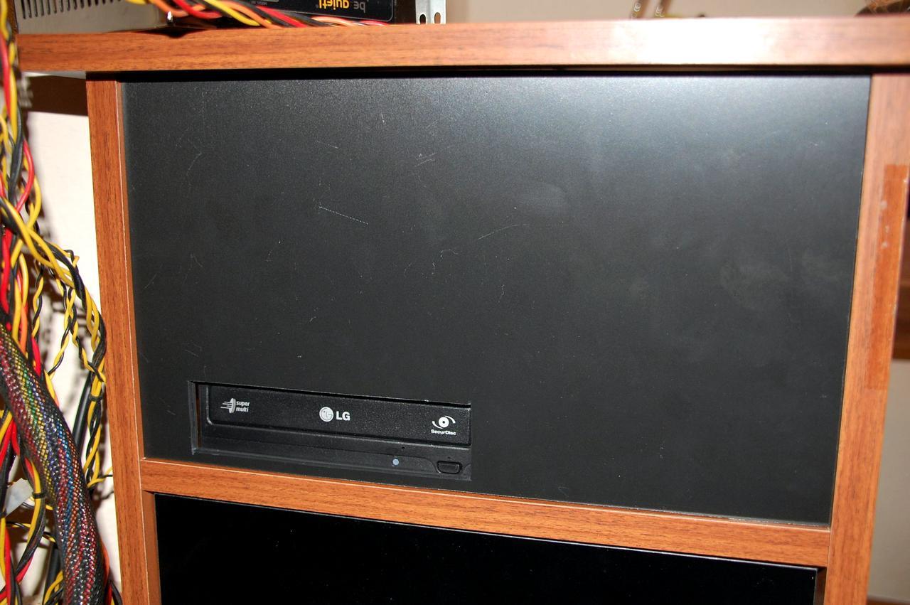 [17/12/2010] Schöner-Wohnen-Casemod: Der Wakü-PC im Schreibtisch (32)