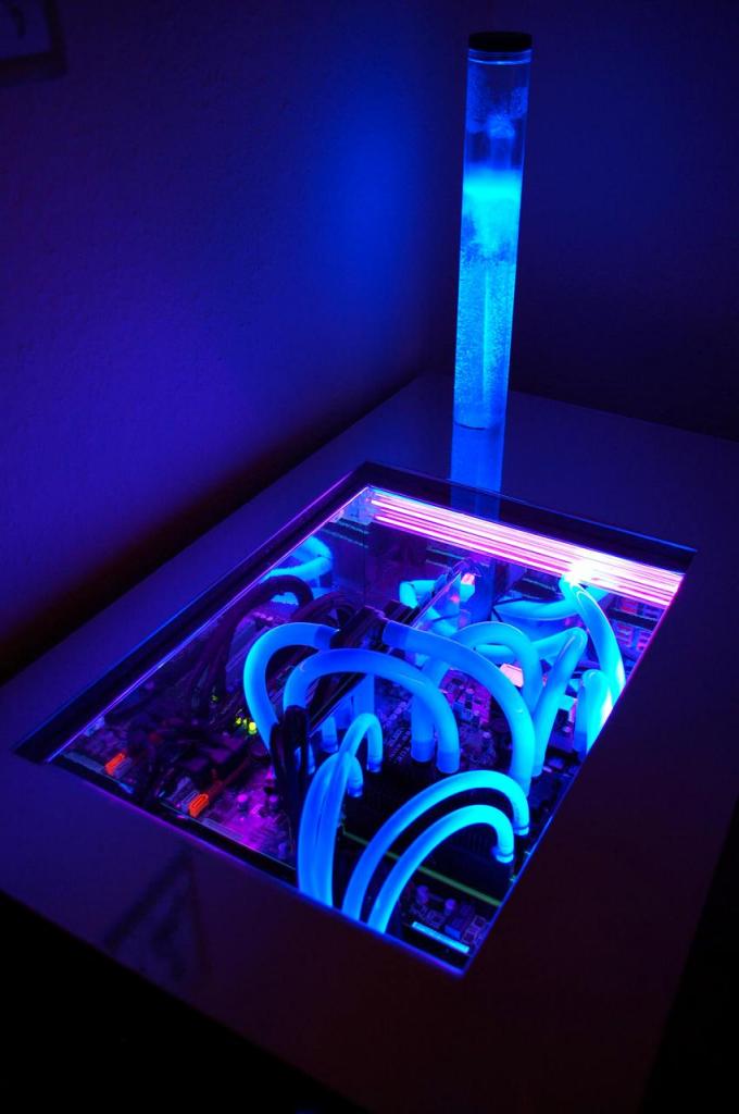 [17/12/2010] Schöner-Wohnen-Casemod: Der Wakü-PC im Schreibtisch (41)