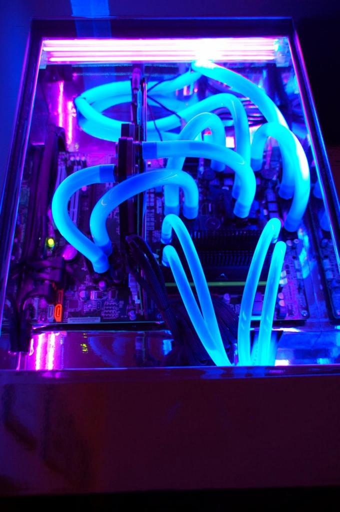 [17/12/2010] Schöner-Wohnen-Casemod: Der Wakü-PC im Schreibtisch (43)