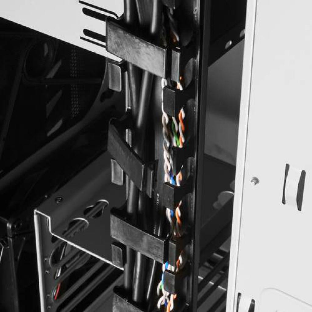 [19/01/2011] Lancool First Knight PC-K59