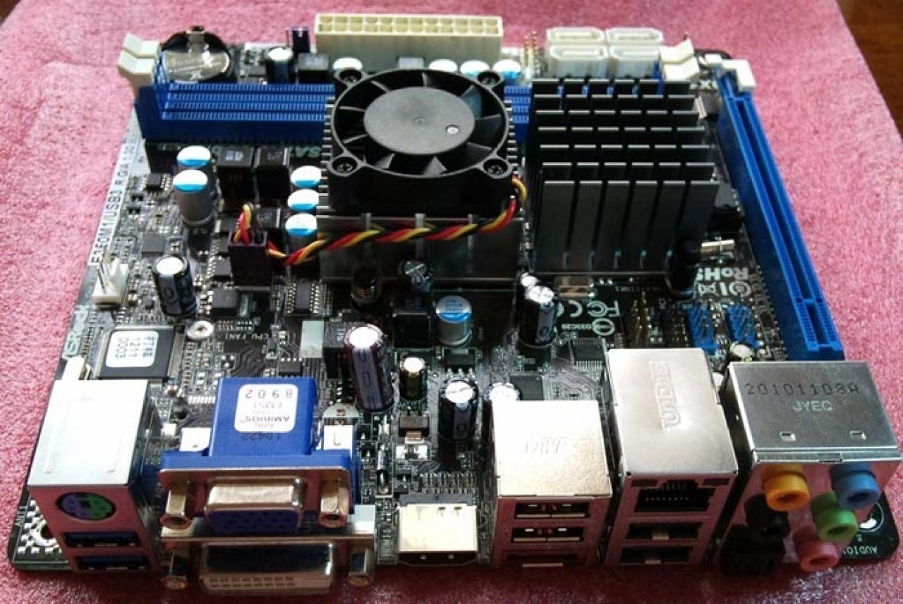 [05/01/2011] Asrock E350M1 002