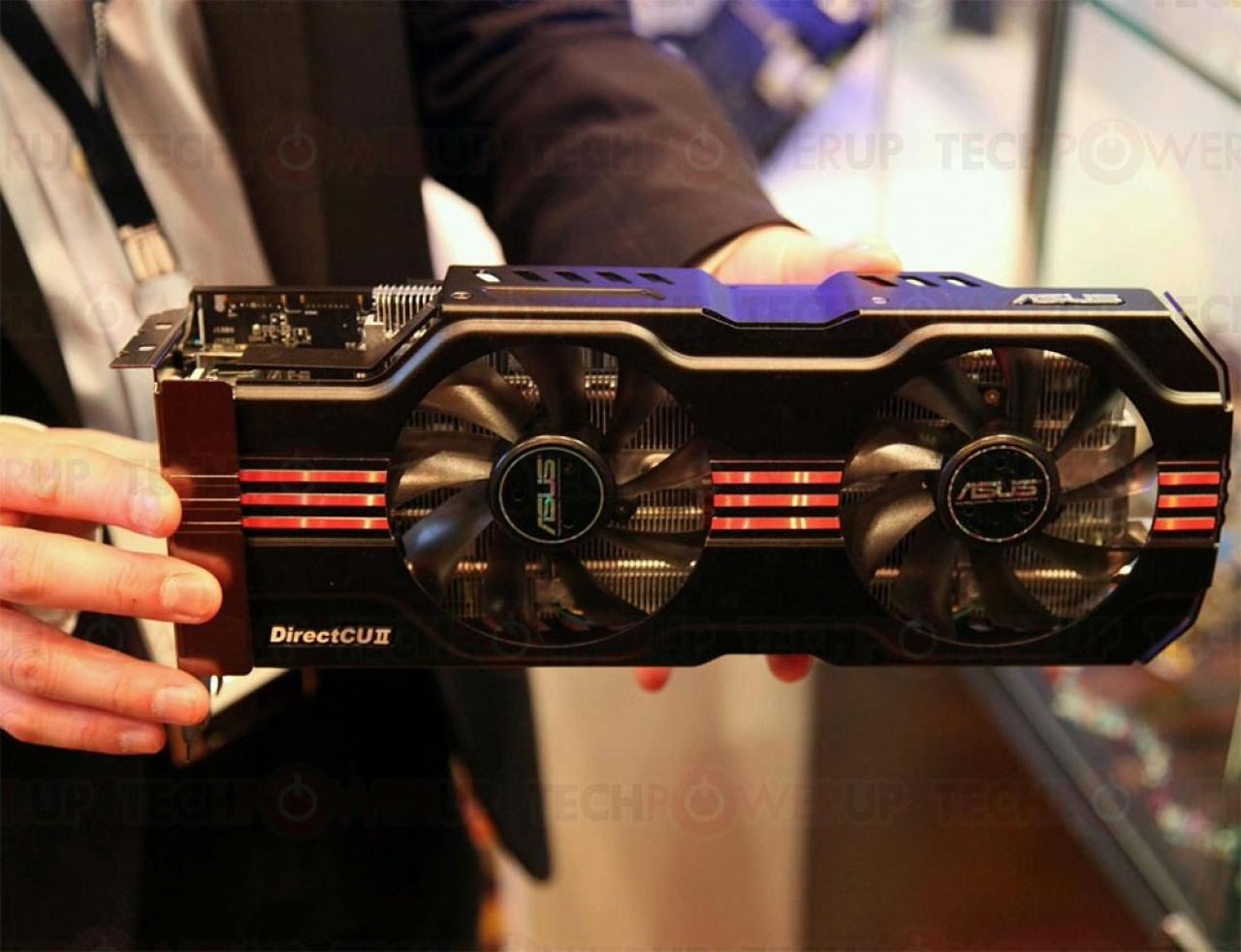 [10/01/2011] Asus Radeon HD 6970 DirectCU II: Radeon HD 6970 mit Triple-Slot-Kühler (3)