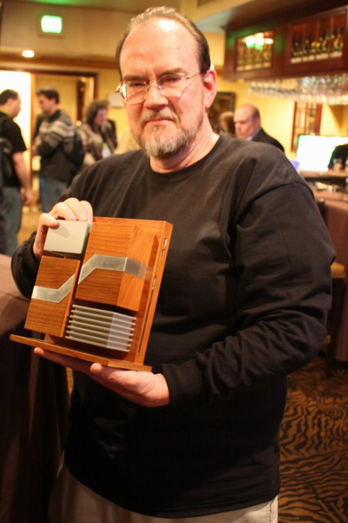 [10/01/2011] Model 11: Jeffrey Stephenson und der PC im Kirschholzgehäuse (4)