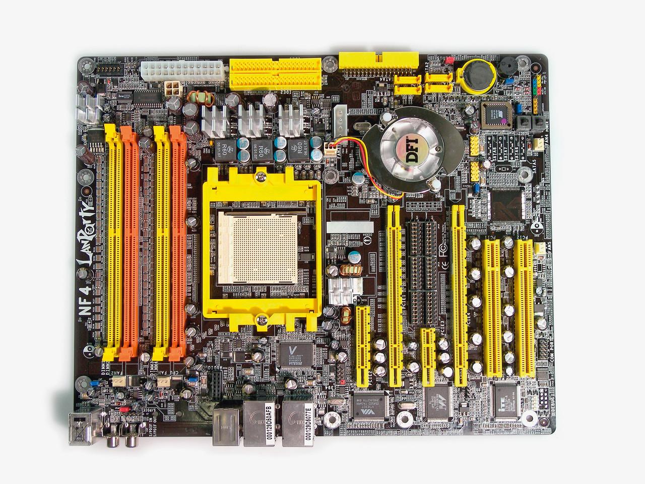 [26/01/2011] DFI Lanparty UT NF4 Ultra-D: Die Platien mit Nforce-4U-Chip bietet dank DXG (