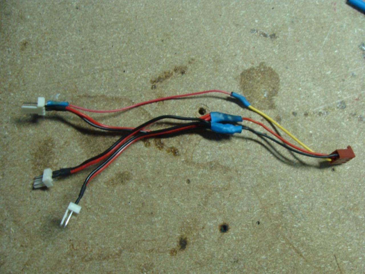 [21/01/2011] PCGH Extreme: How-To für 3-Pin-Lüfterkabel mit Tachosignal zum selbst Löten (9)