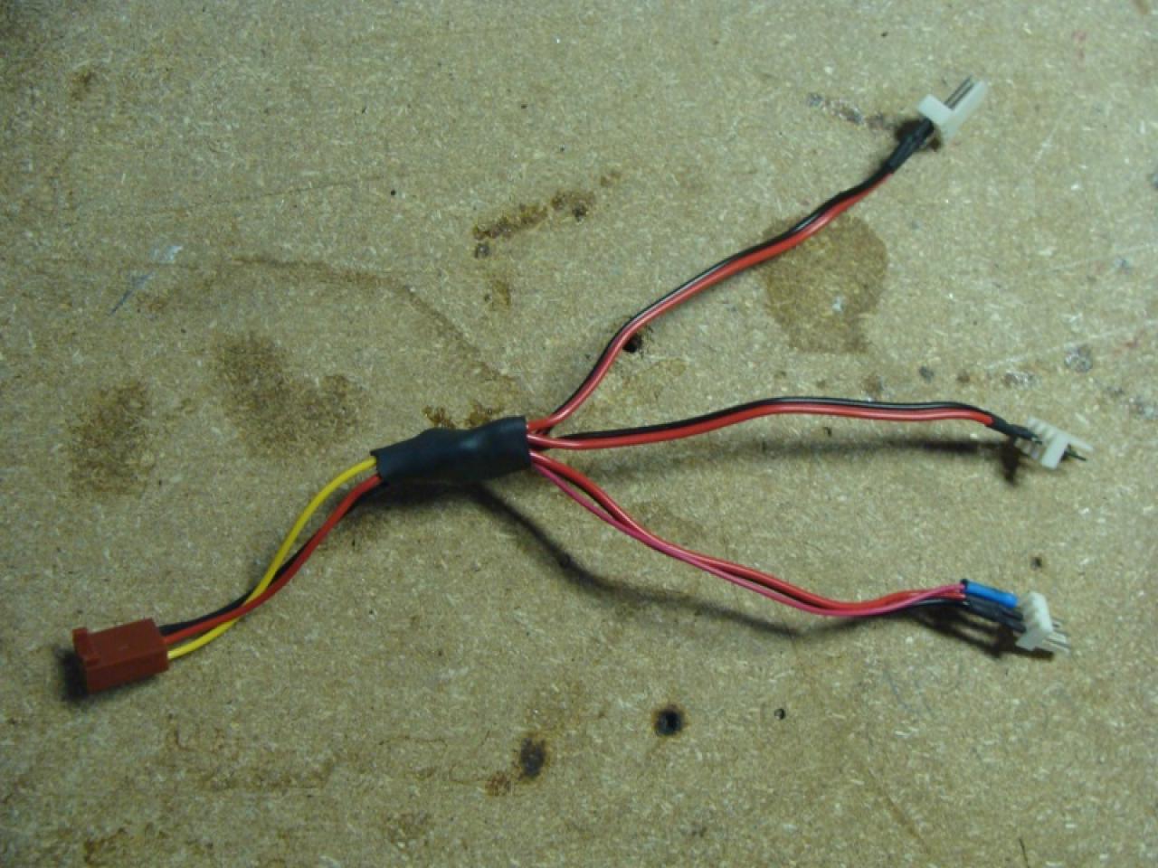 [21/01/2011] PCGH Extreme: How-To für 3-Pin-Lüfterkabel mit Tachosignal zum selbst Löten (10)