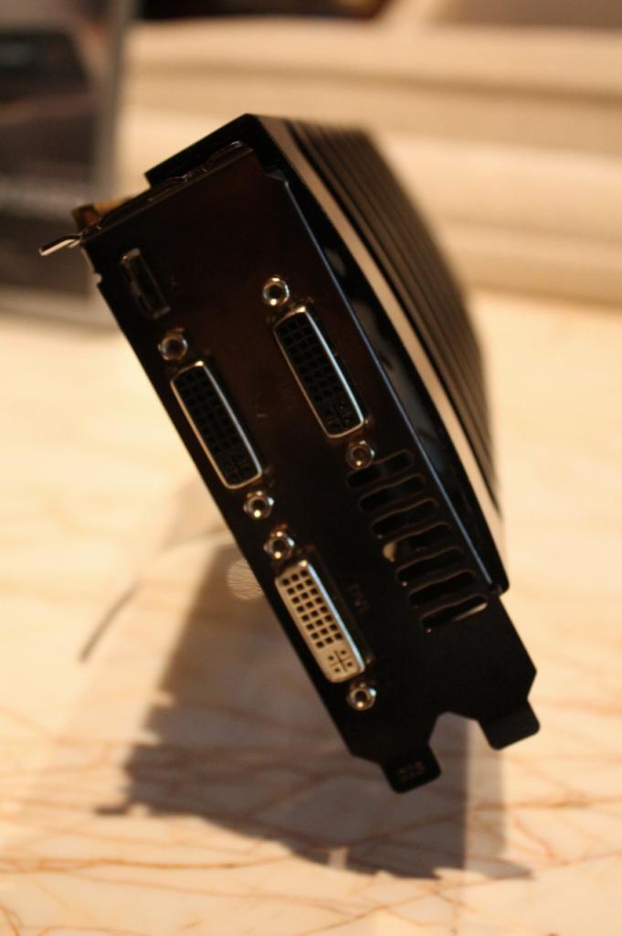 [10/01/2011] Evga mit Dual-GF11x-Karte (2)