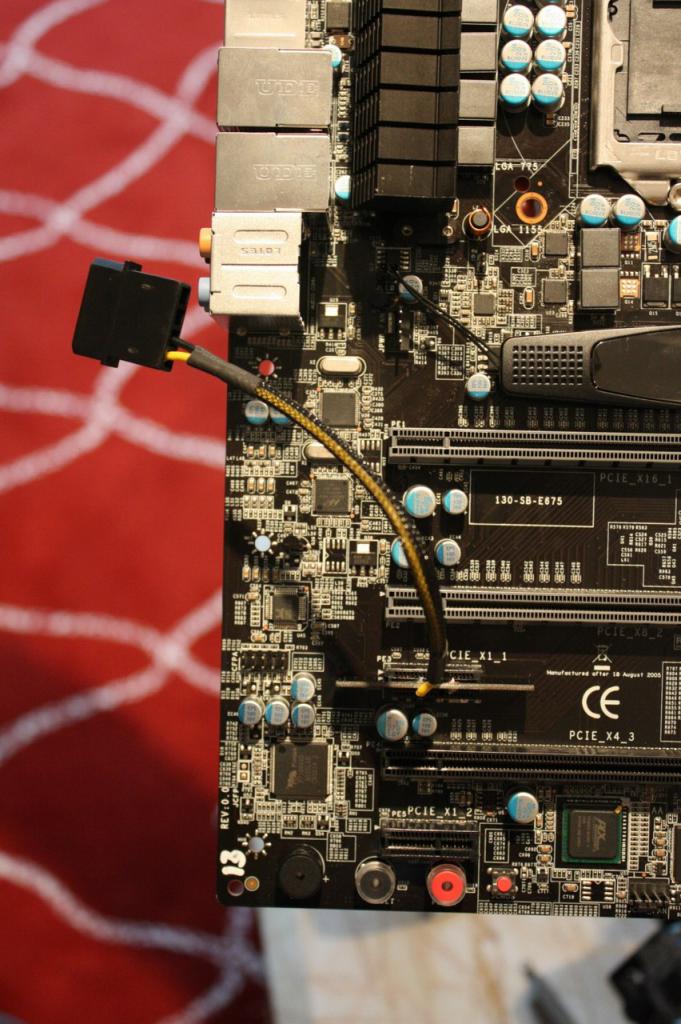 [11/01/2011] Update: Neue Fotos des EVGA P67 SLI (3)