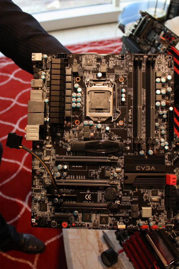 [11/01/2011] Update: Neue Fotos des EVGA P67 SLI (4)