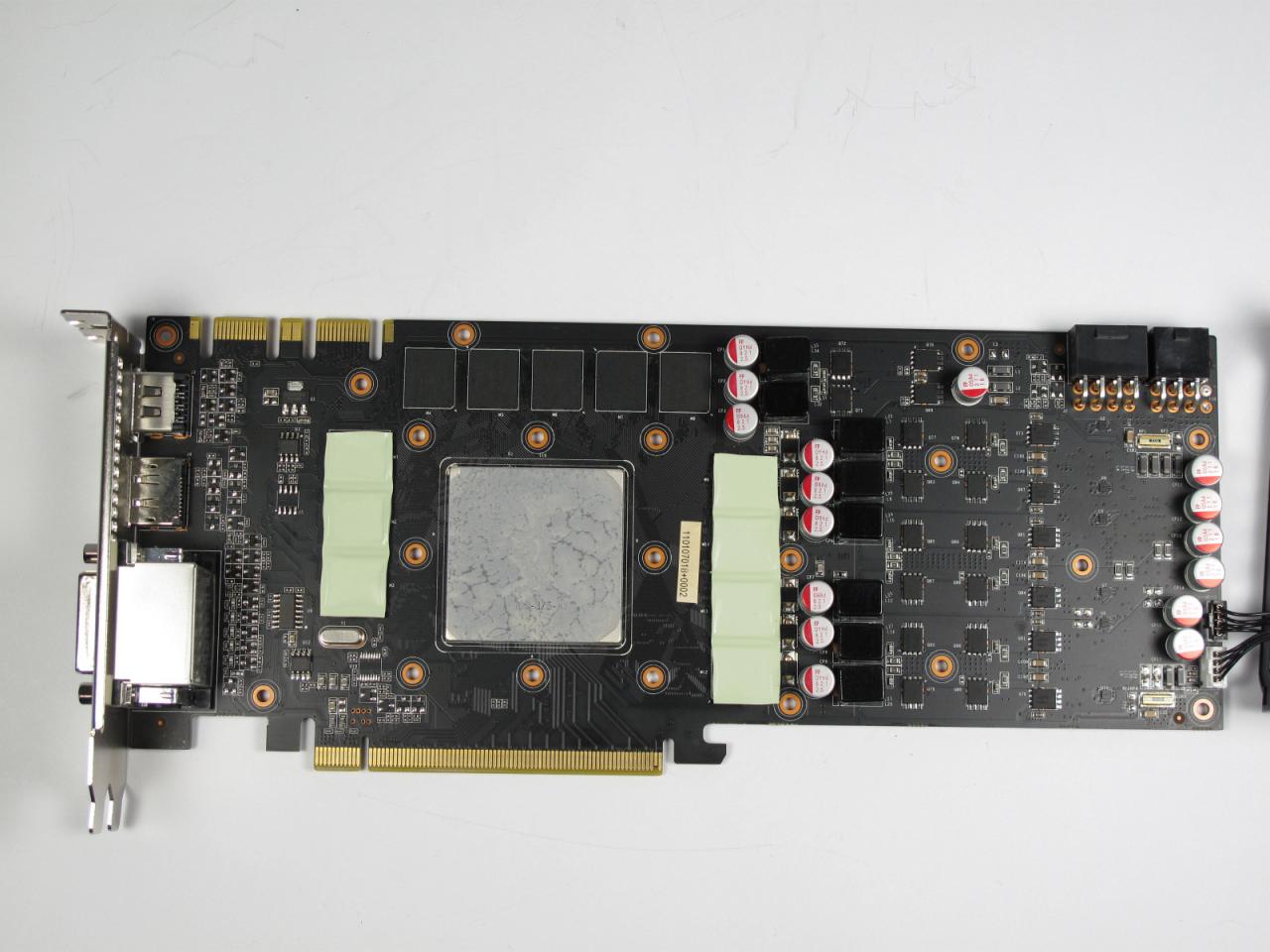 [21/01/2011] Palit Geforce GTX 580 3GB: 12 x 256 MiByte = 3 GiByte