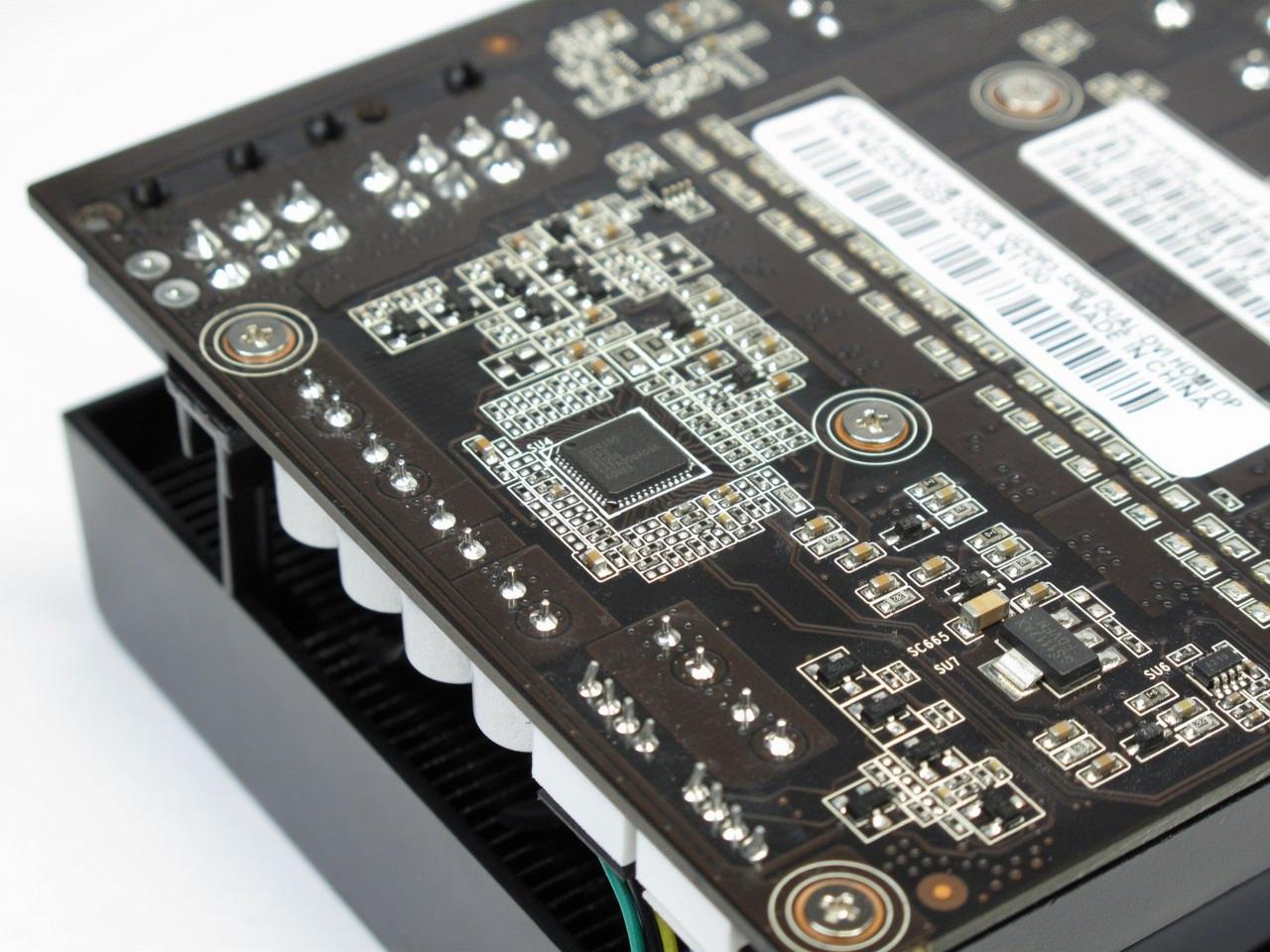 [21/01/2011] Gainward Geforce GTX 570 Phantom (8)